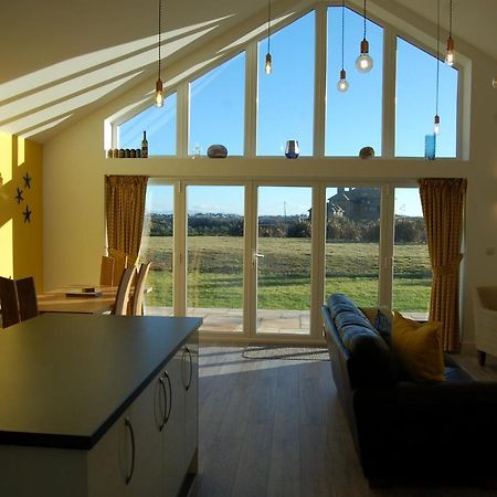 Beautiful, Modern Villa 5 Mins Walk From The Stunning Bay At Trearddur Holyhead Esterno foto
