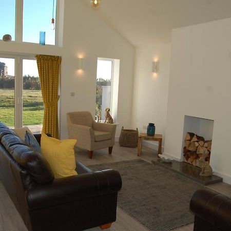 Beautiful, Modern Villa 5 Mins Walk From The Stunning Bay At Trearddur Holyhead Esterno foto
