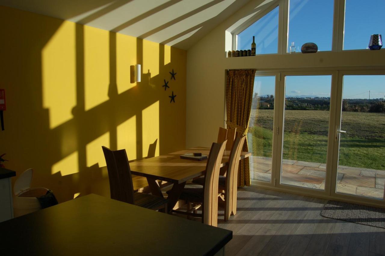 Beautiful, Modern Villa 5 Mins Walk From The Stunning Bay At Trearddur Holyhead Esterno foto
