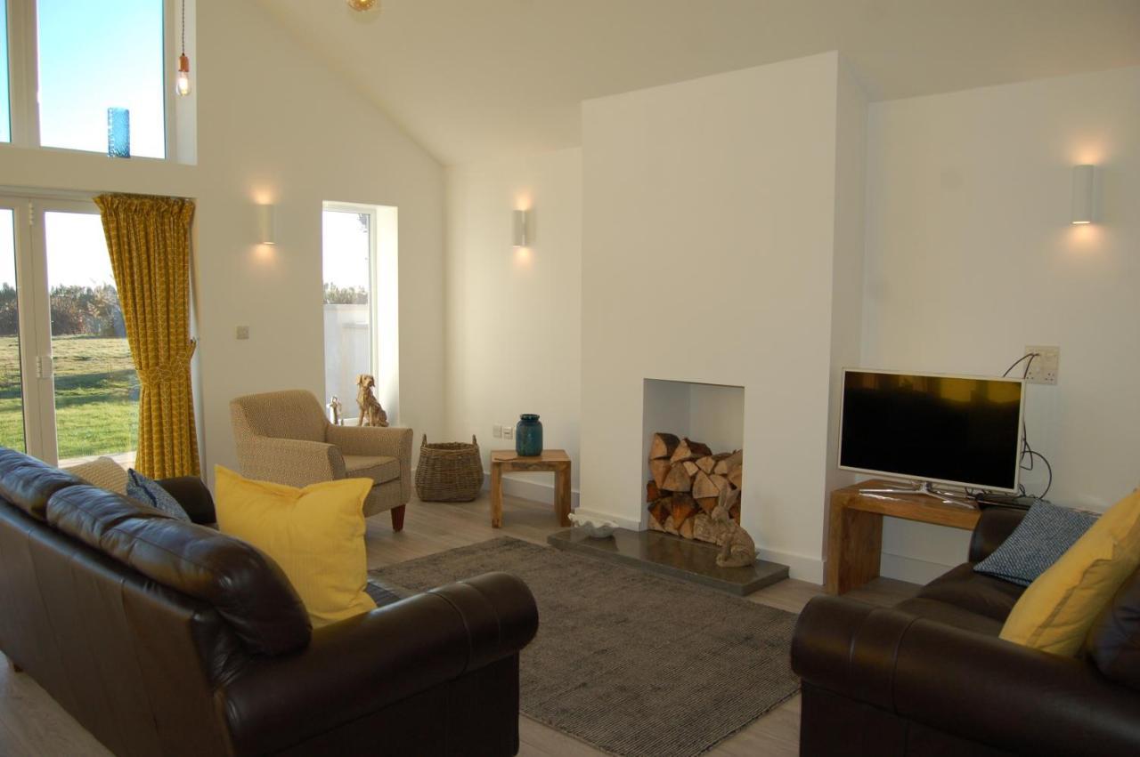 Beautiful, Modern Villa 5 Mins Walk From The Stunning Bay At Trearddur Holyhead Esterno foto