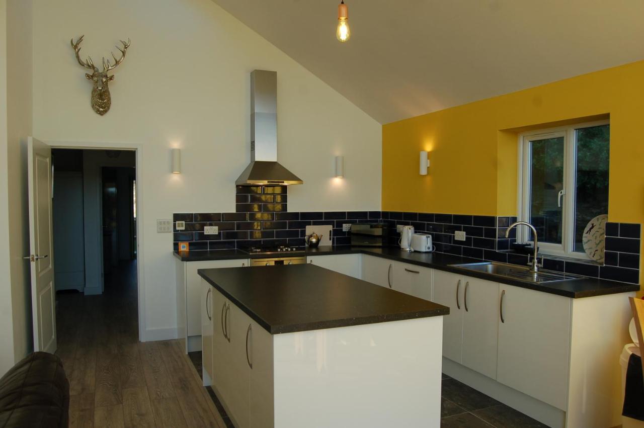 Beautiful, Modern Villa 5 Mins Walk From The Stunning Bay At Trearddur Holyhead Esterno foto